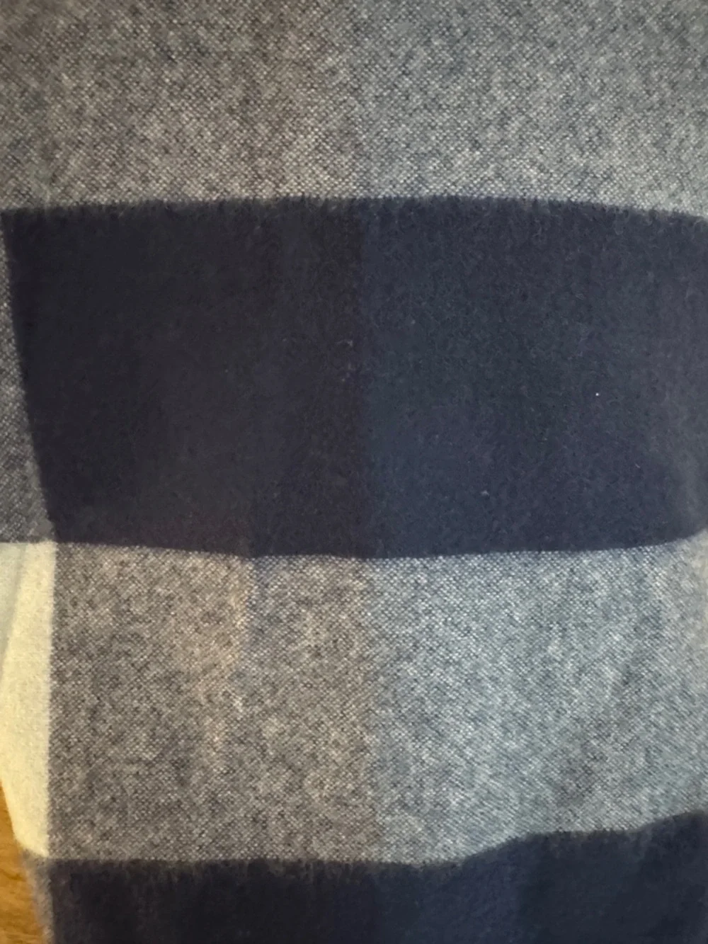 NORDSTROM 100% cashmere Men's Navy blue and Gray Plaid check 67 x 27 inch Scarf